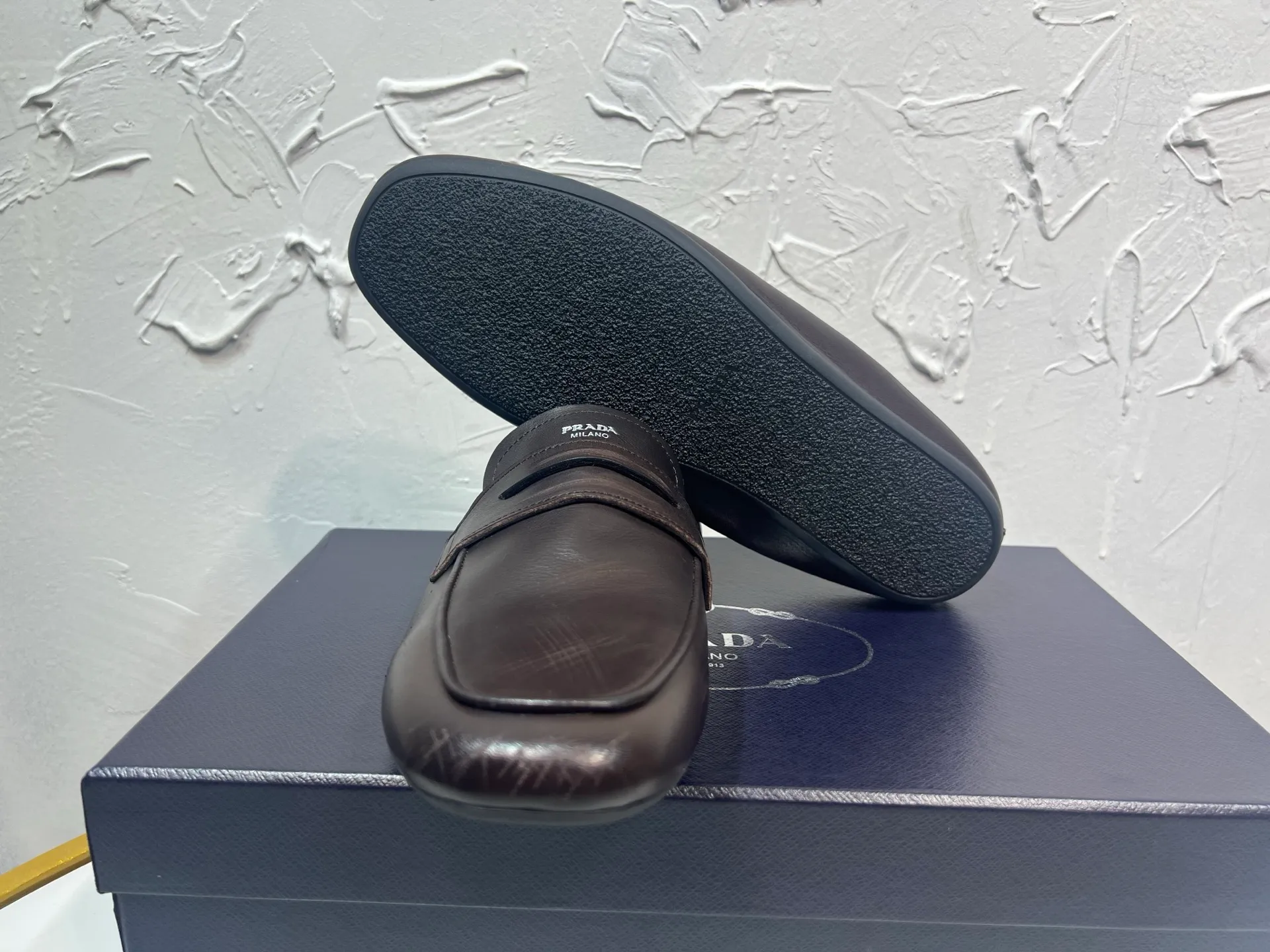 P780 prada derby2025 spring and autumn latest Prada one-legged retro men's loafers, Shuffle hollowed-out men's shoes, upper cowhide, lining and foot cowhide, rubber sole, black and brown 2-color original packaging Code number: 39-46